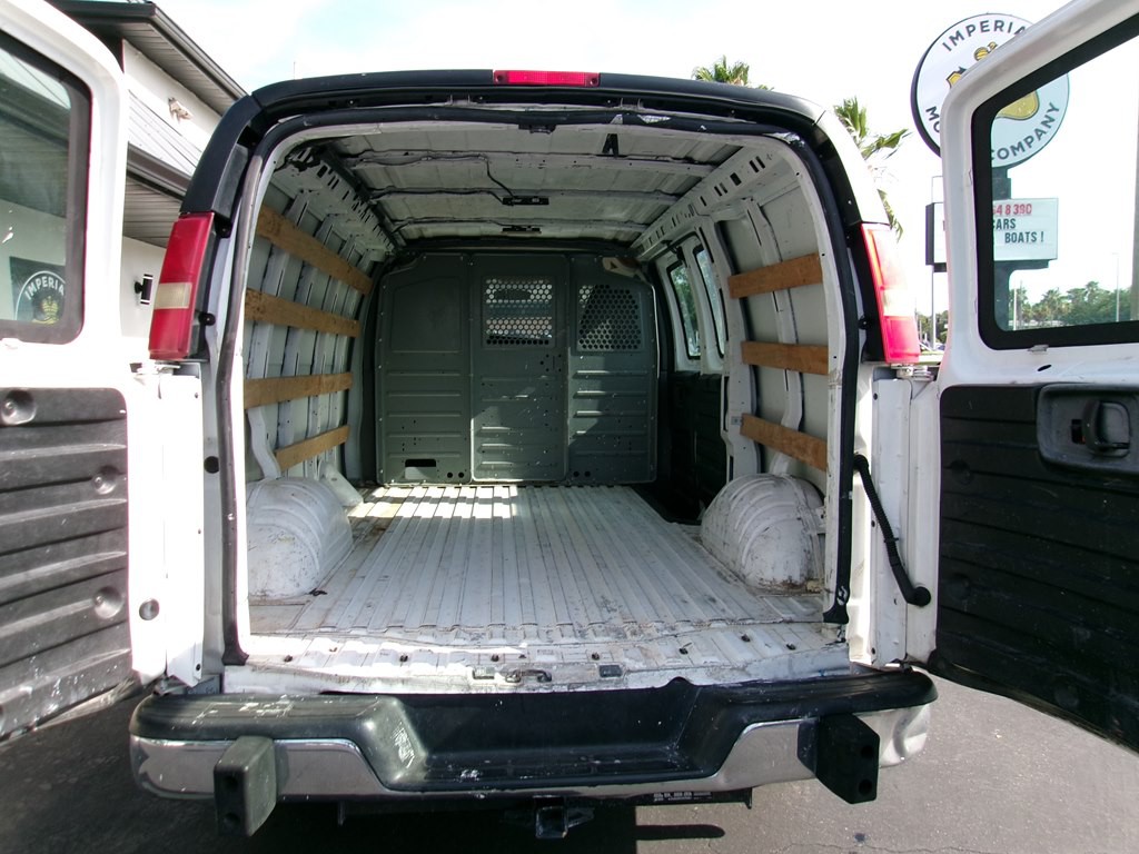 2015 GMC Savana Image 29