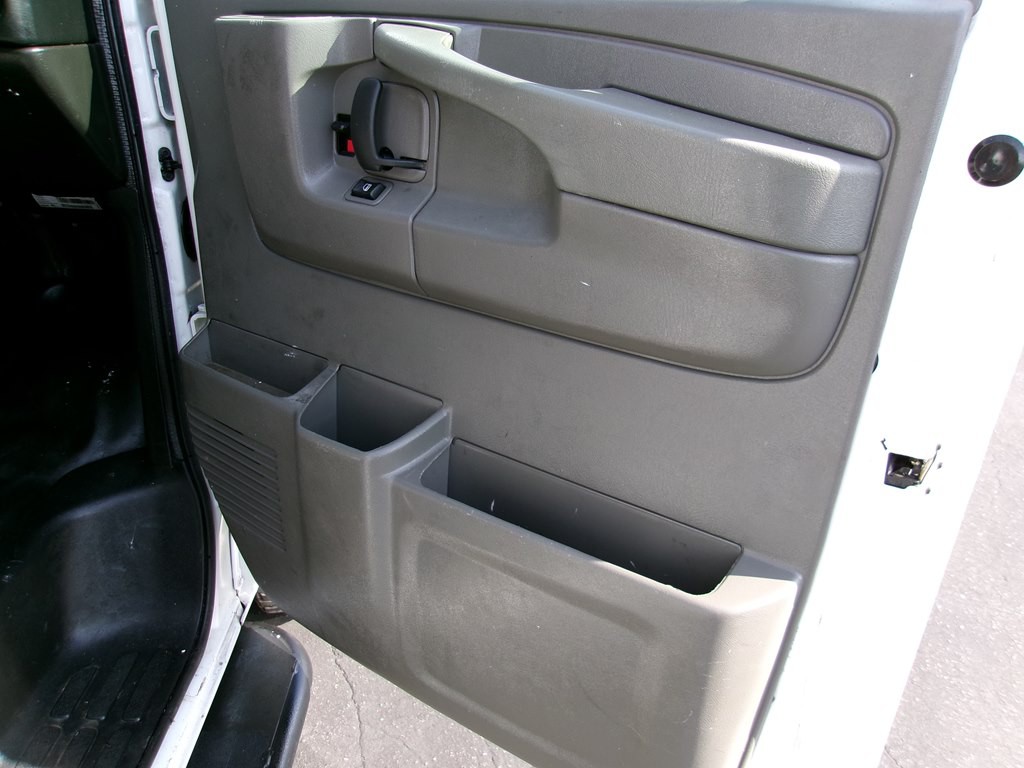 2015 GMC Savana Image 33