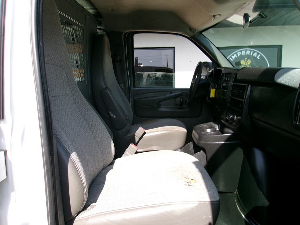 2015 GMC Savana Image 35