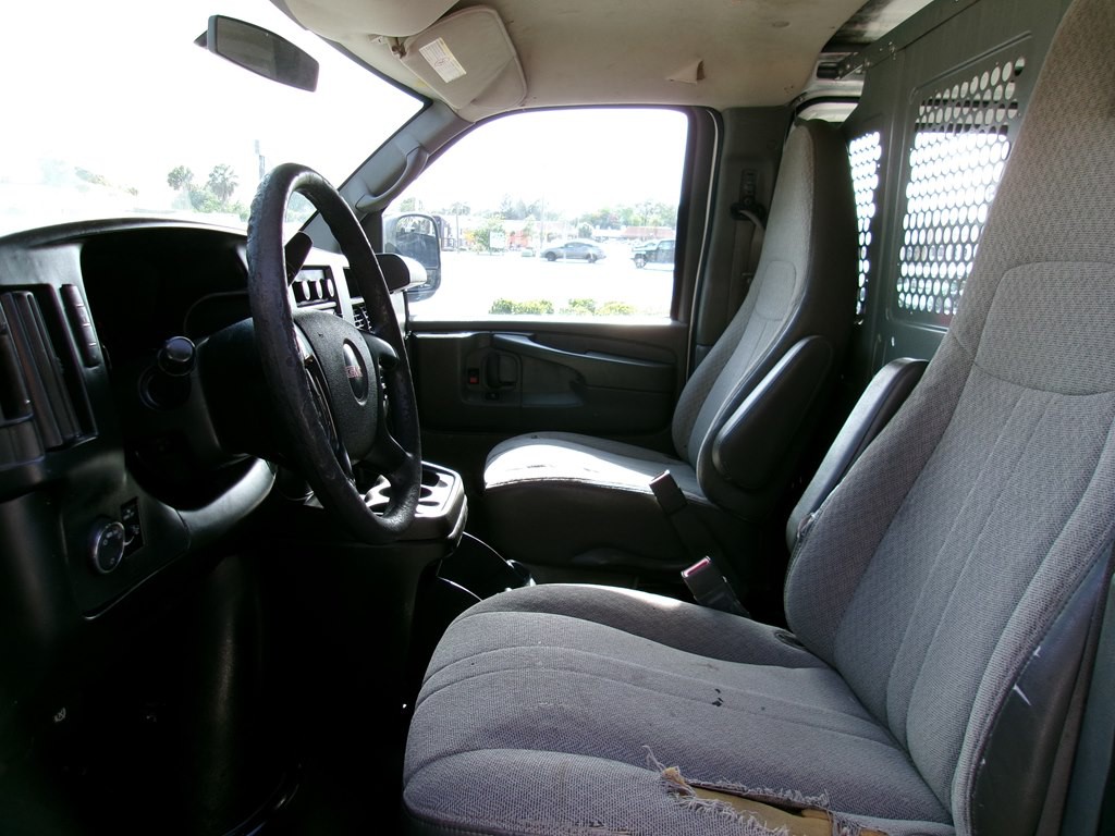 2015 GMC Savana Image 37