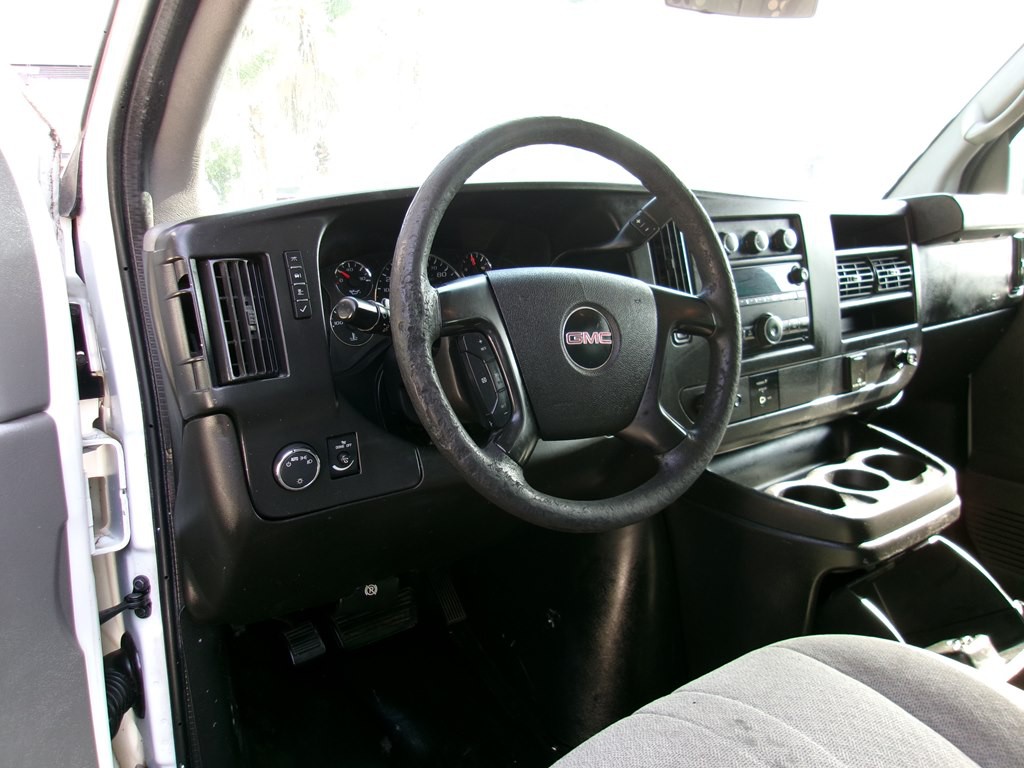 2015 GMC Savana Image 38