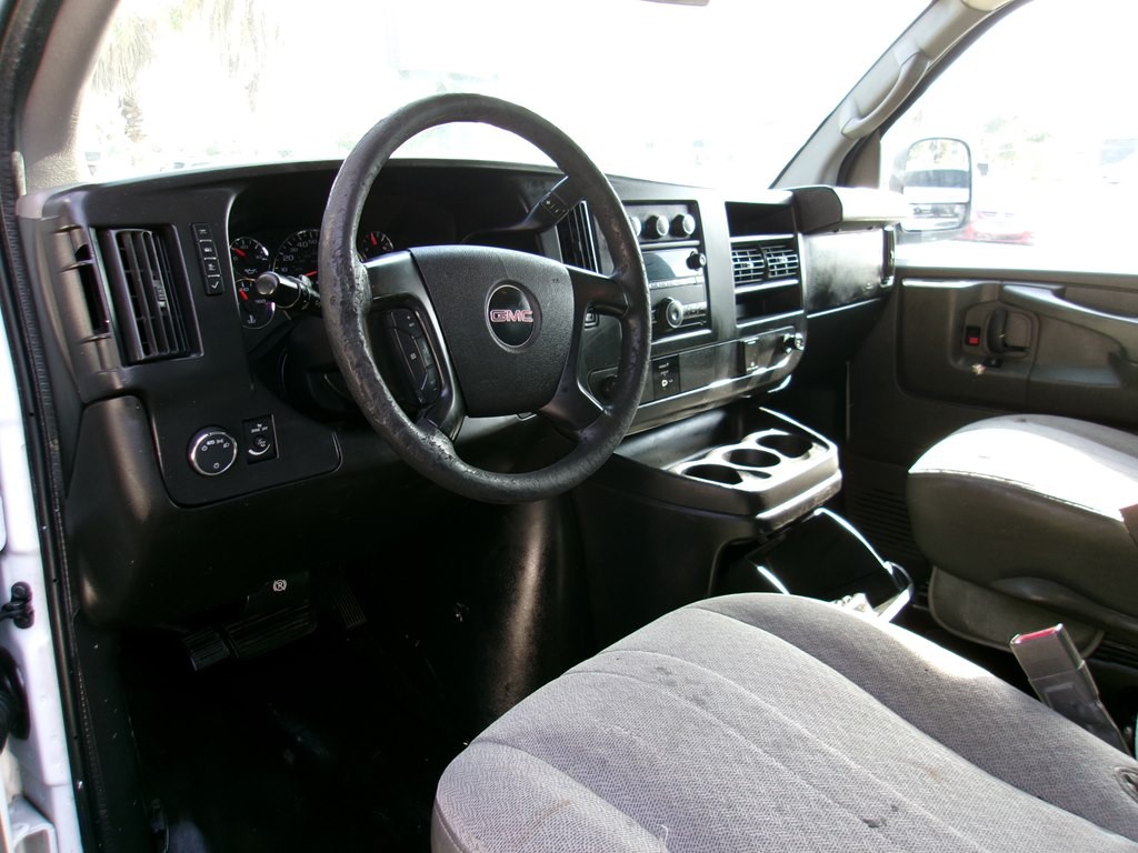 2015 GMC Savana Image 39