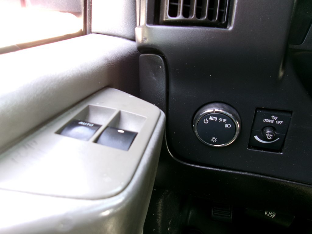 2015 GMC Savana Image 46