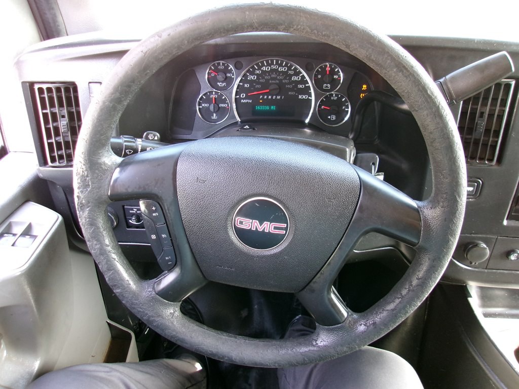 2015 GMC Savana Image 47