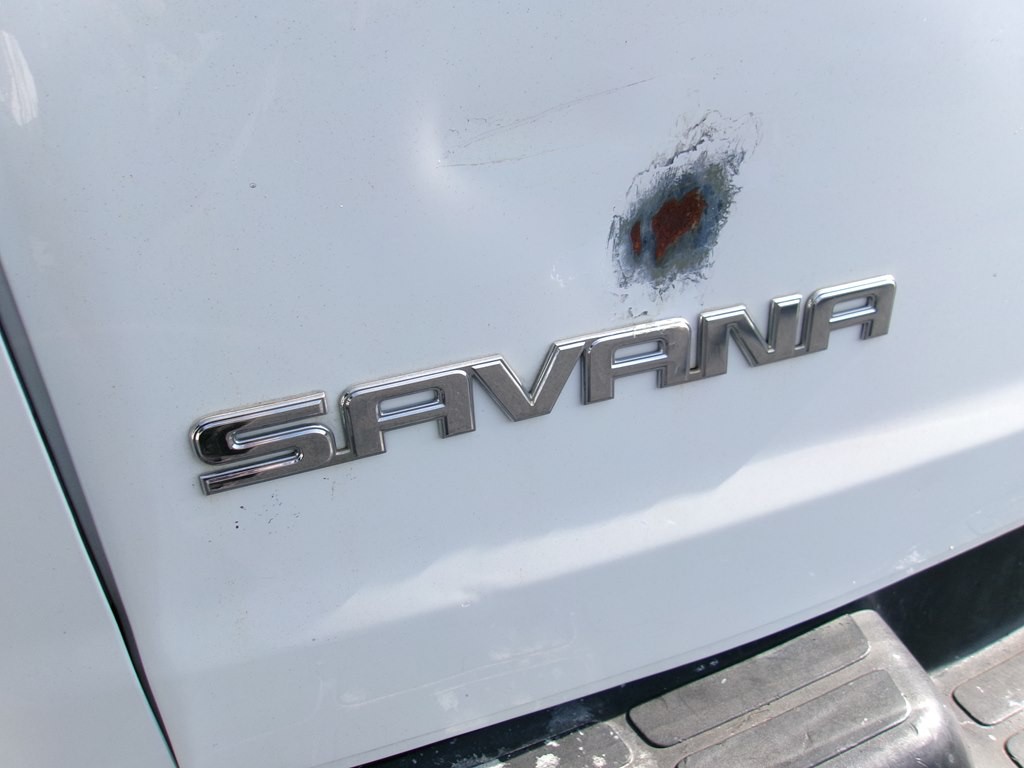 2015 GMC Savana Image 50