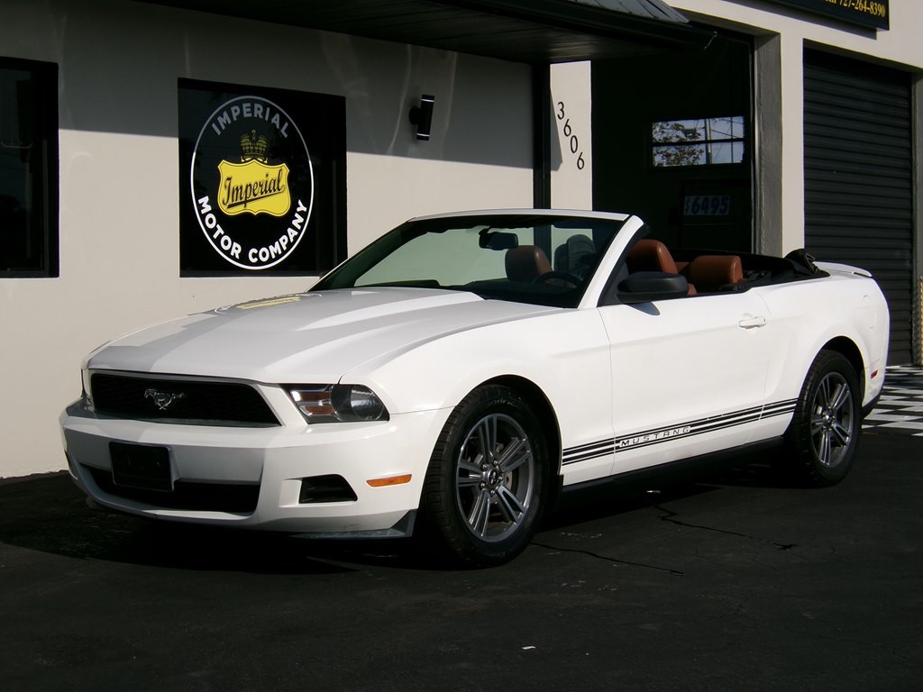 2010 Ford Mustang Image 2
