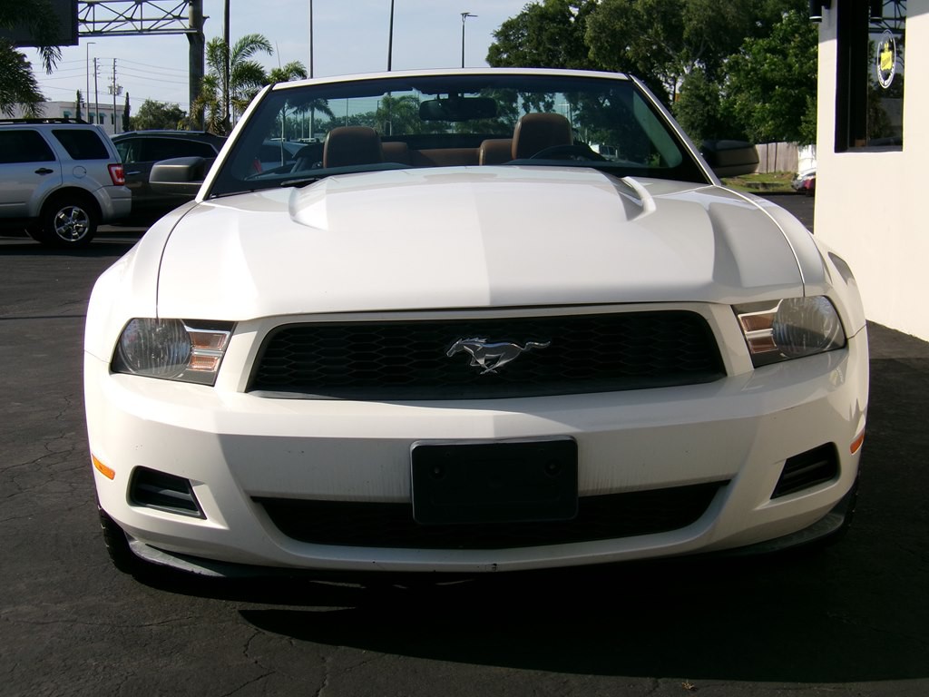 2010 Ford Mustang Image 5