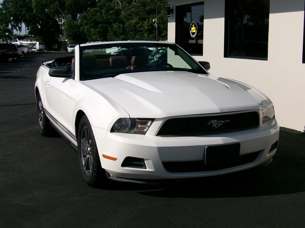 2010 Ford Mustang Image 6