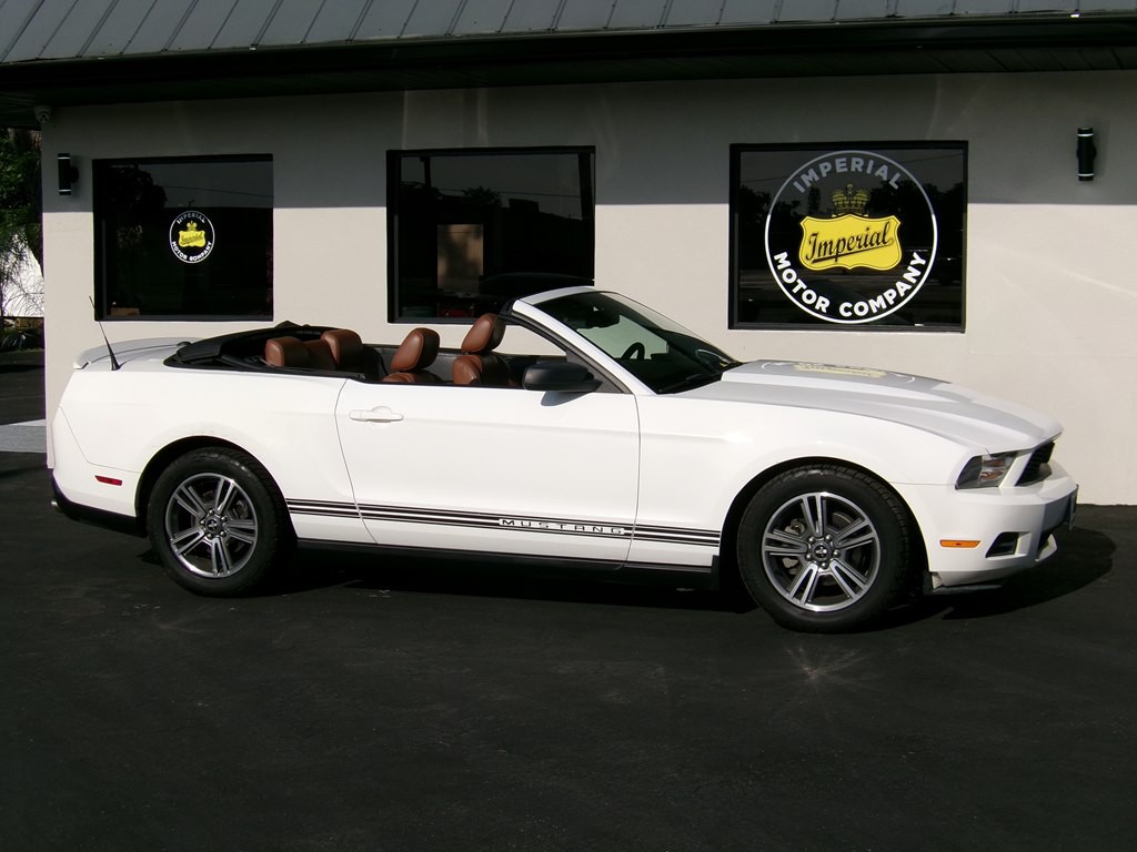 2010 Ford Mustang Image 10