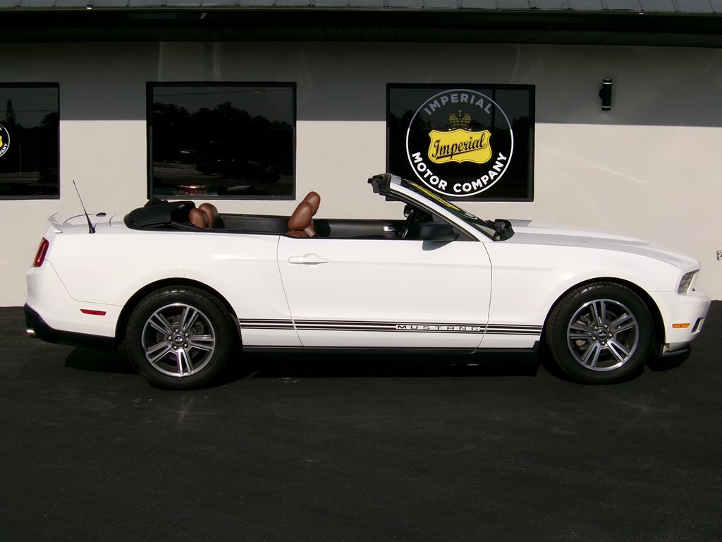 2010 Ford Mustang Image 12