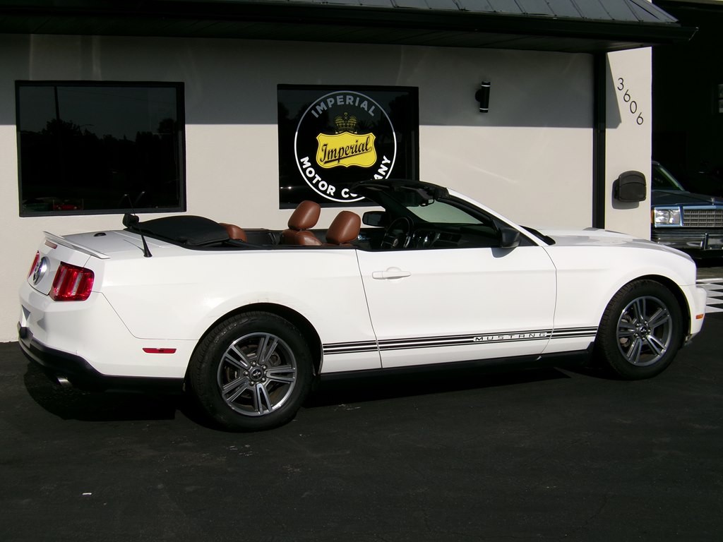 2010 Ford Mustang Image 13