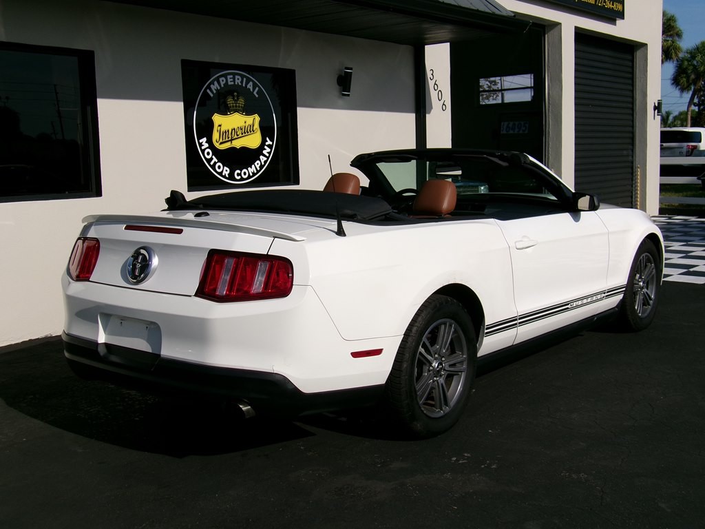 2010 Ford Mustang Image 15
