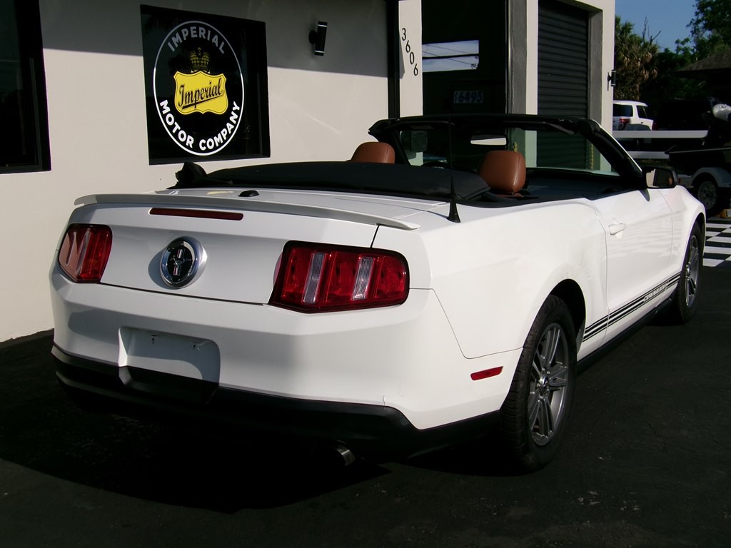 2010 Ford Mustang Image 16