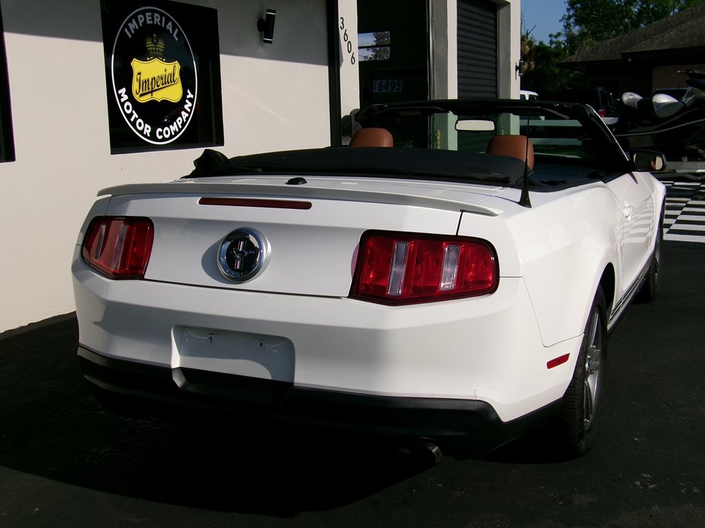 2010 Ford Mustang Image 17
