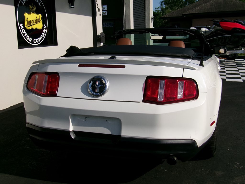 2010 Ford Mustang Image 18
