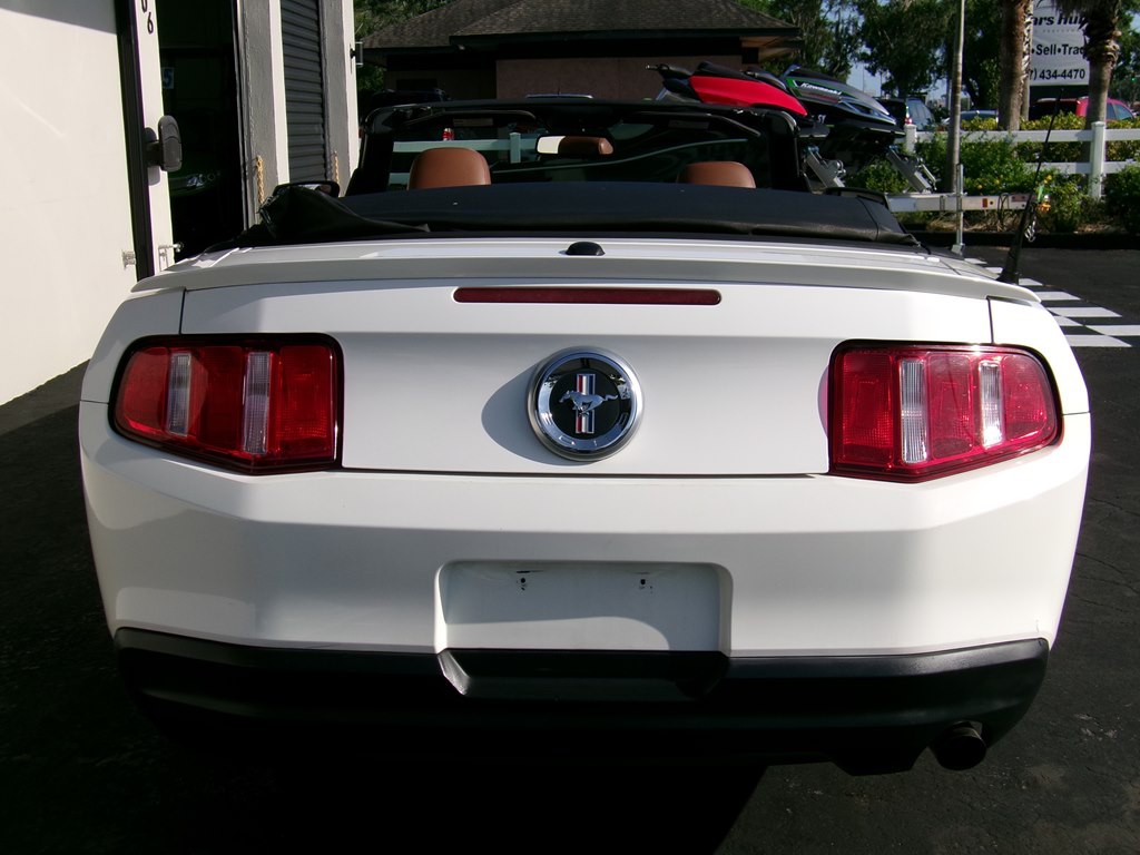 2010 Ford Mustang Image 19