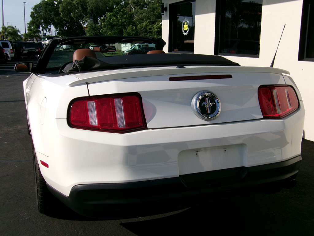 2010 Ford Mustang Image 20
