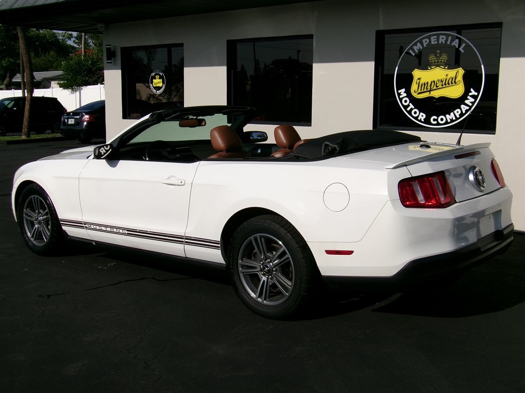 2010 Ford Mustang Image 23