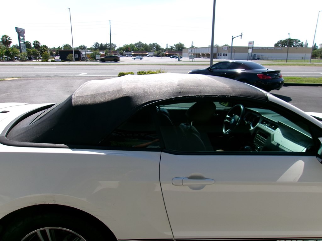 2010 Ford Mustang Image 36