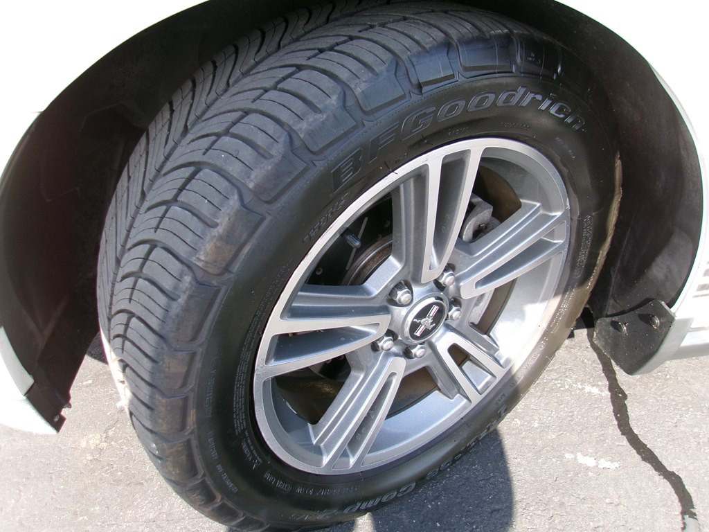 2010 Ford Mustang Image 38