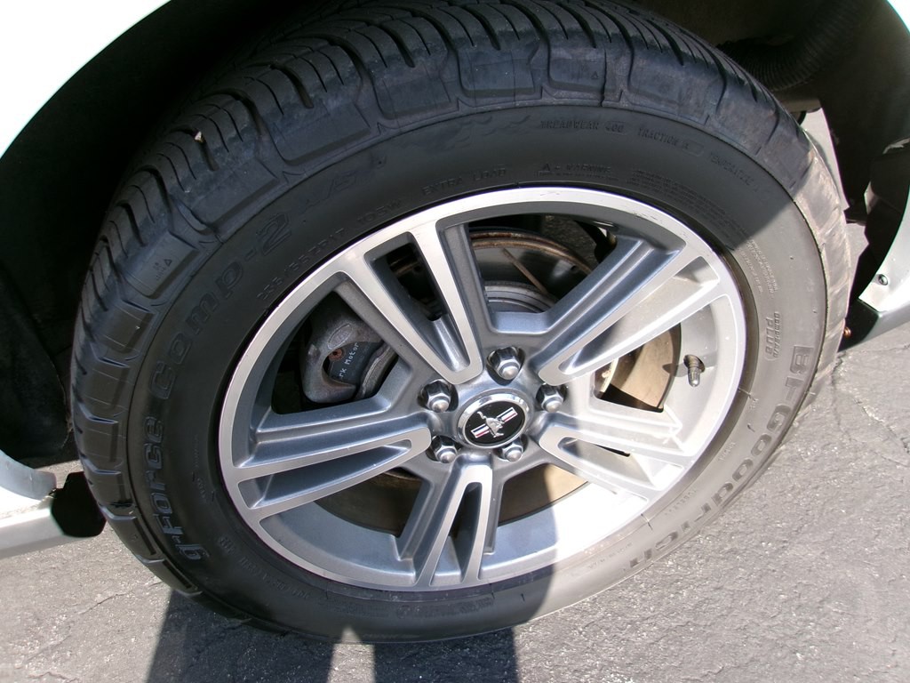 2010 Ford Mustang Image 39