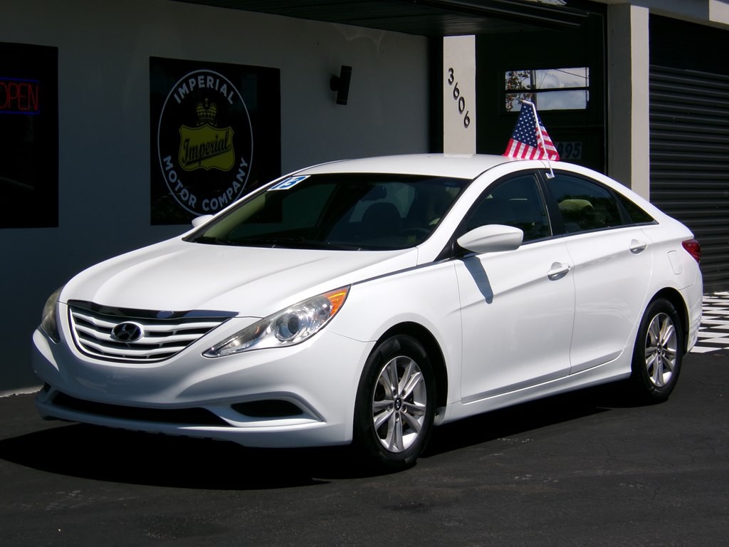 2013 Hyundai Sonata Image 2