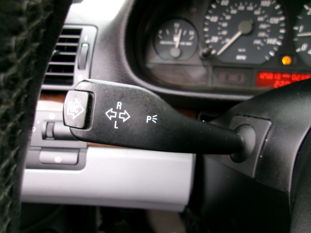 2004 BMW 3 Series Image 89