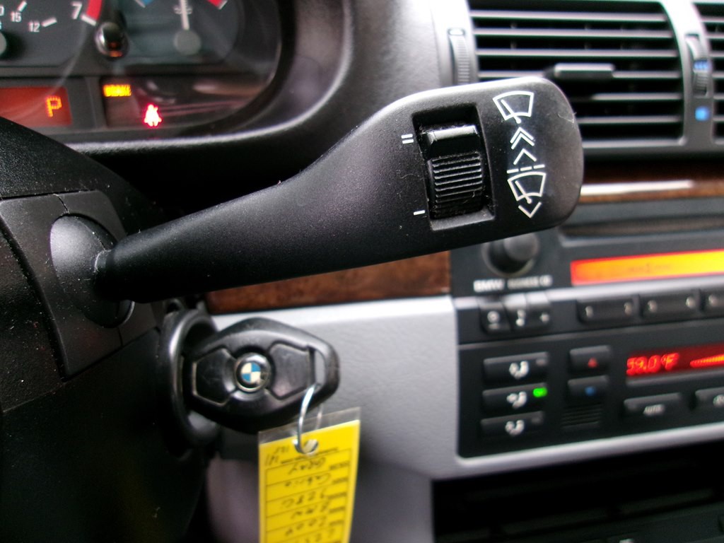 2004 BMW 3 Series Image 90