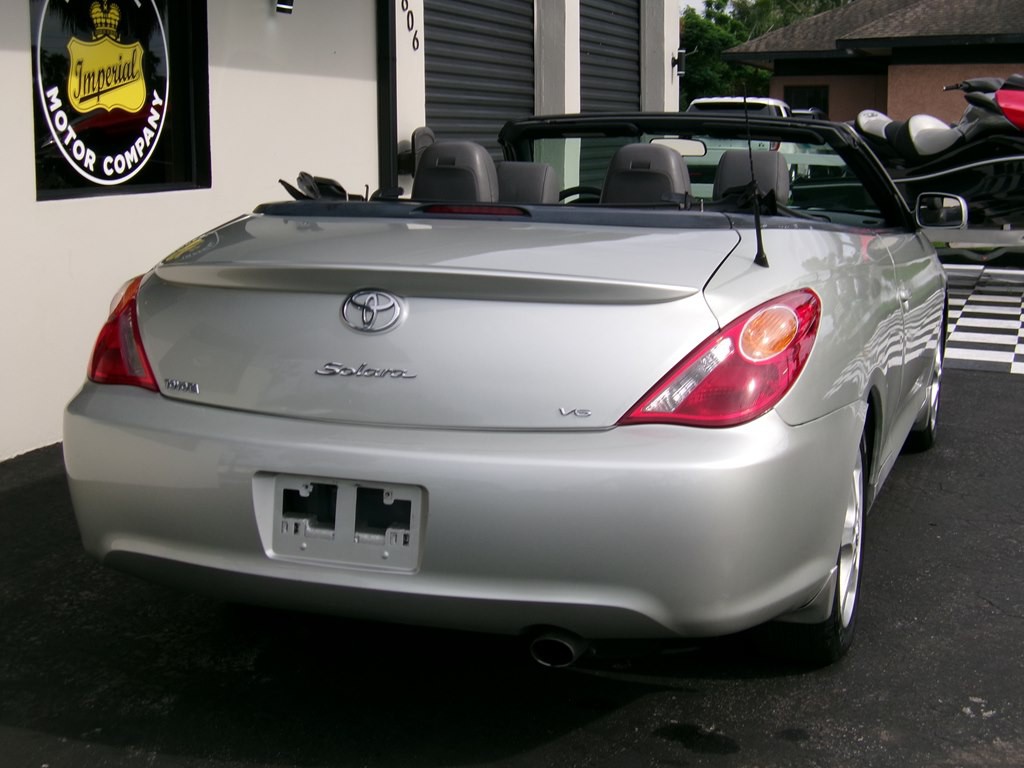2004 Toyota Camry Image 17