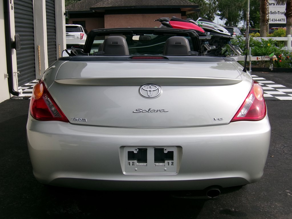 2004 Toyota Camry Image 18