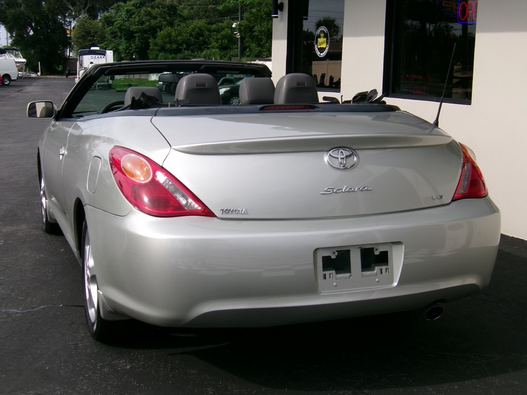 2004 Toyota Camry Image 19