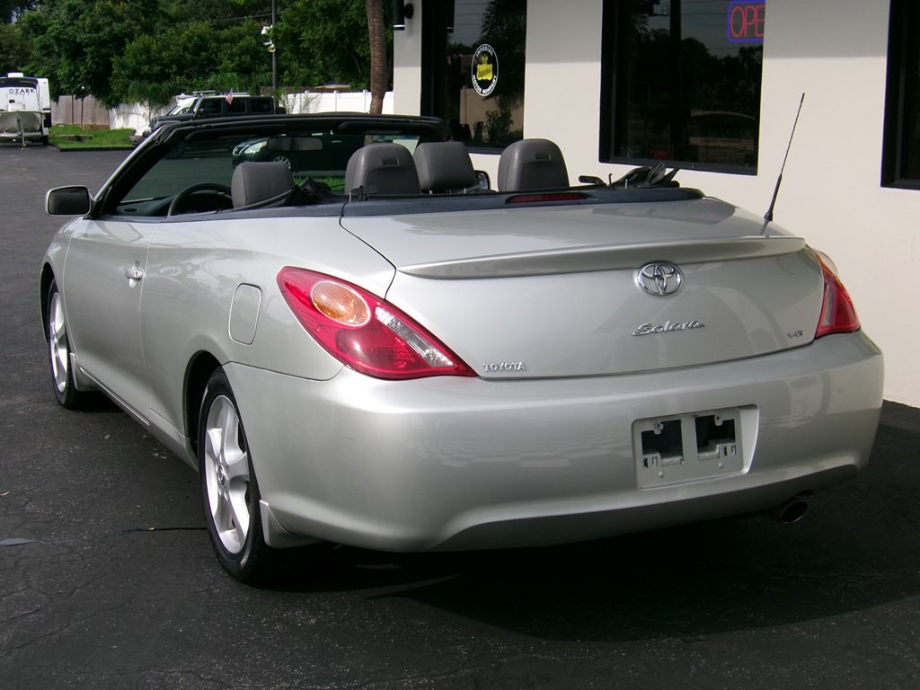 2004 Toyota Camry Image 20