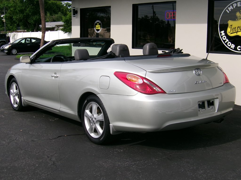 2004 Toyota Camry Image 21