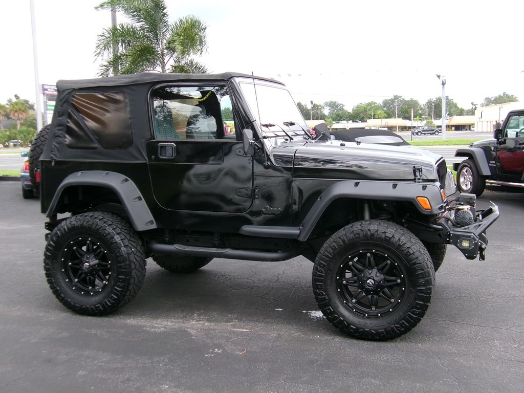 1997 Jeep Wrangler Image 10