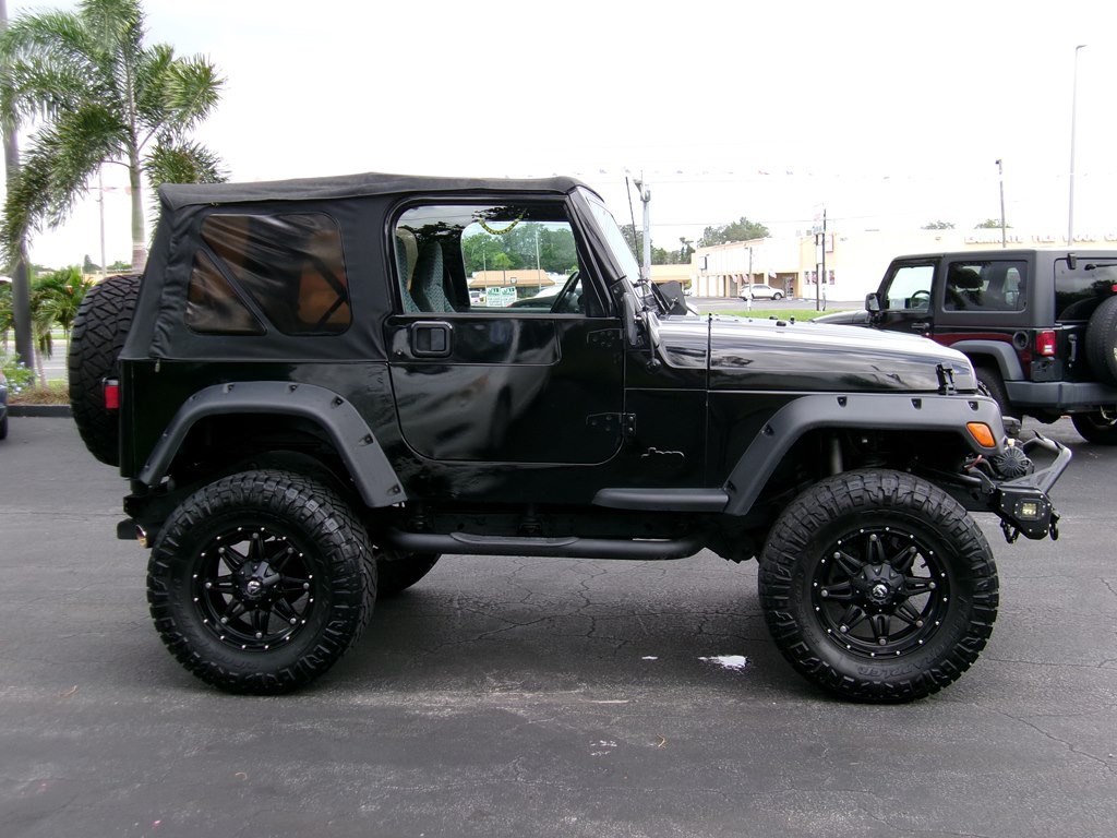 1997 Jeep Wrangler Image 11