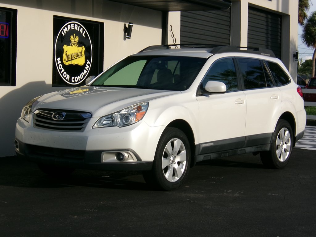 2011 Subaru Outback Image 2