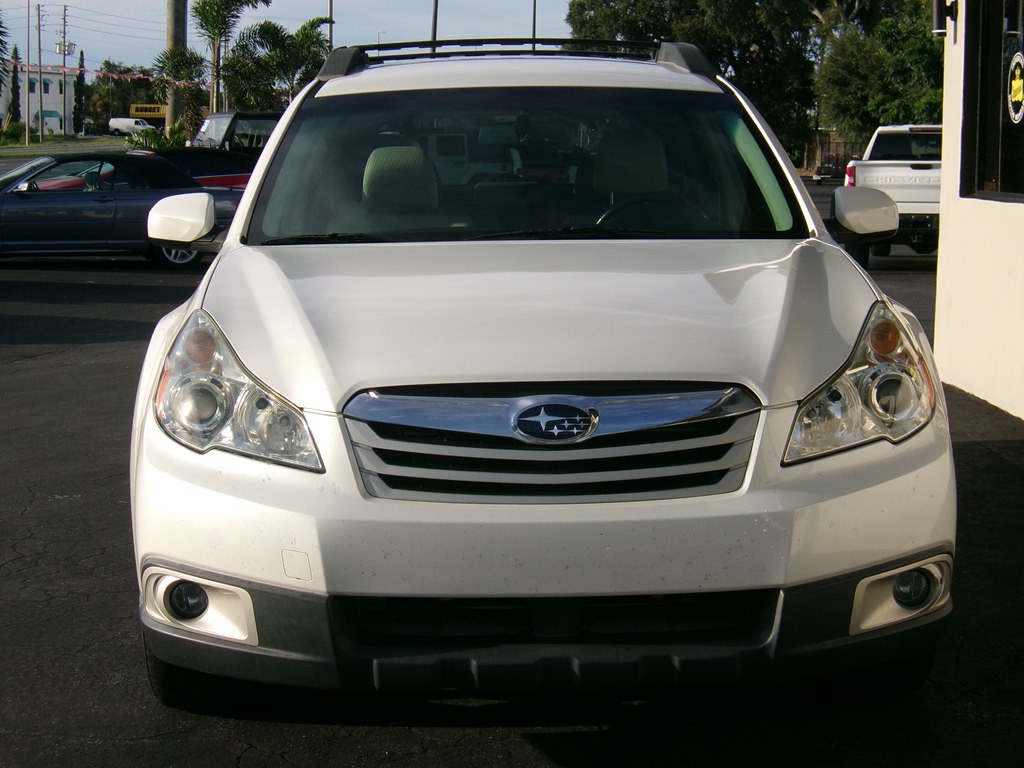 2011 Subaru Outback Image 6