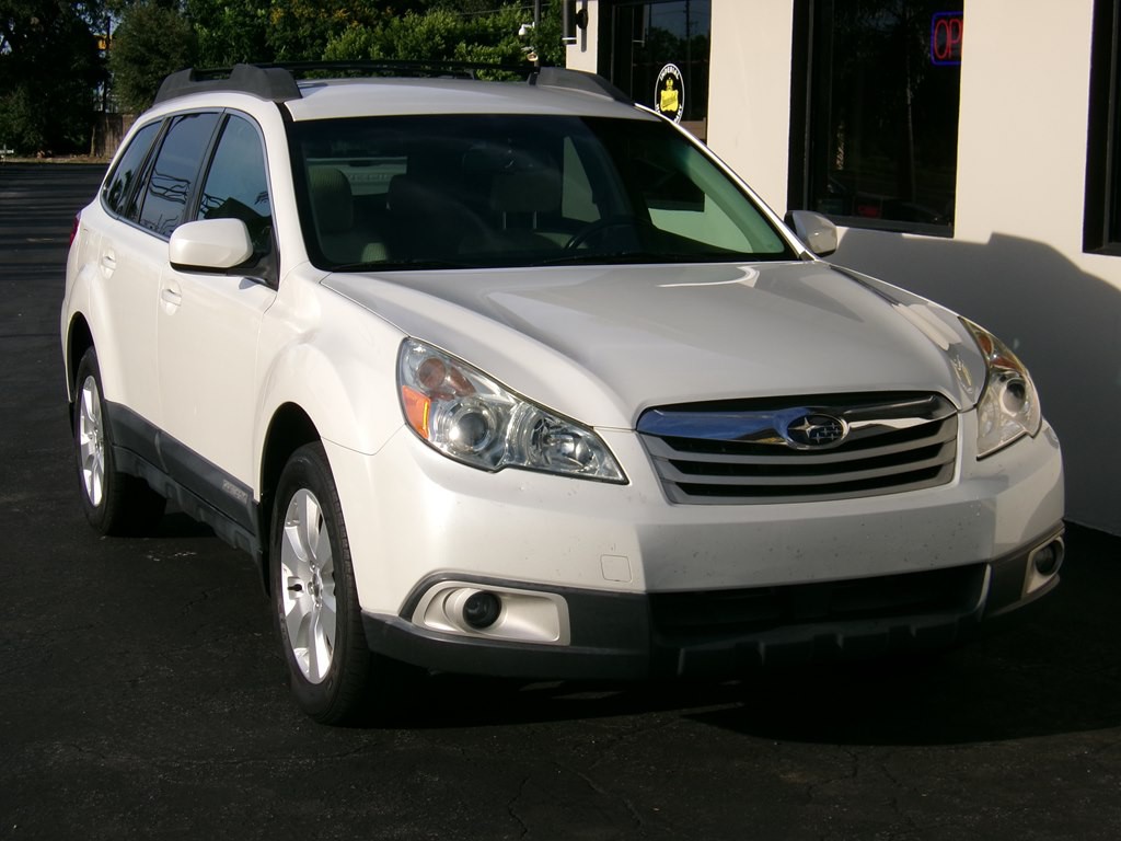 2011 Subaru Outback Image 8