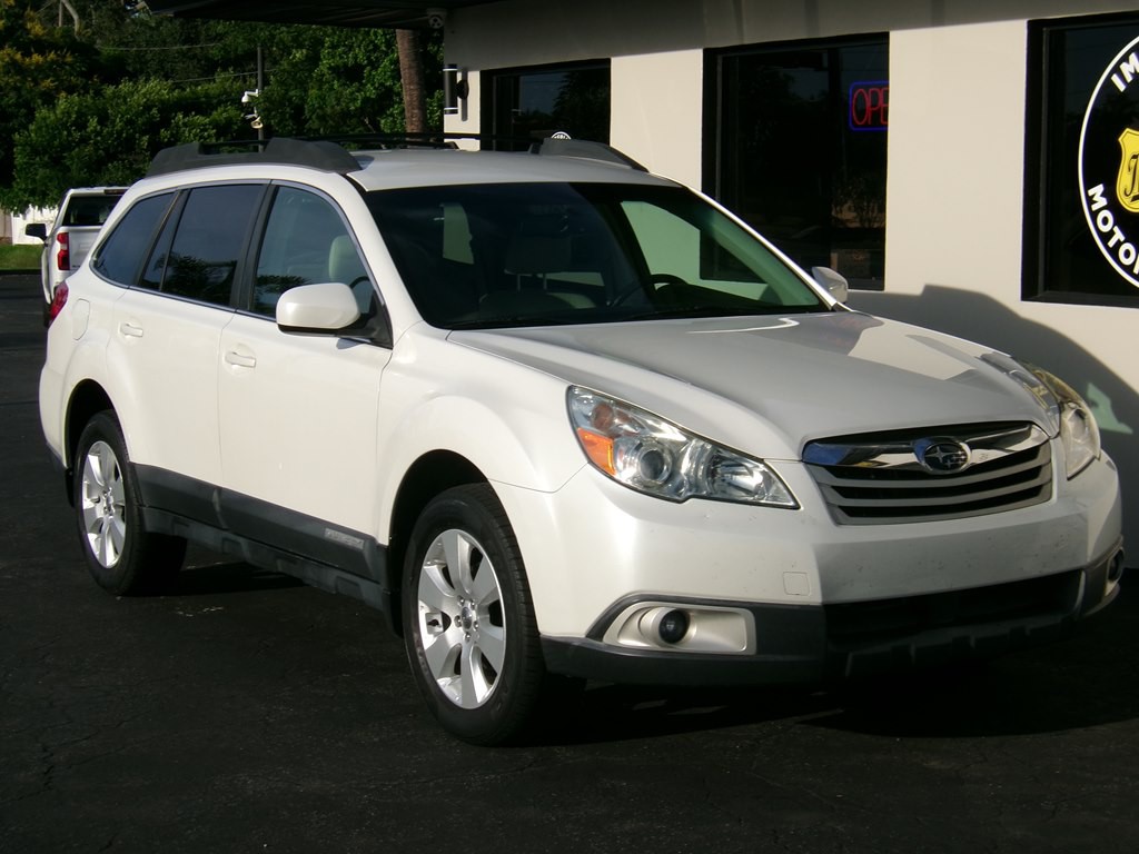 2011 Subaru Outback Image 9
