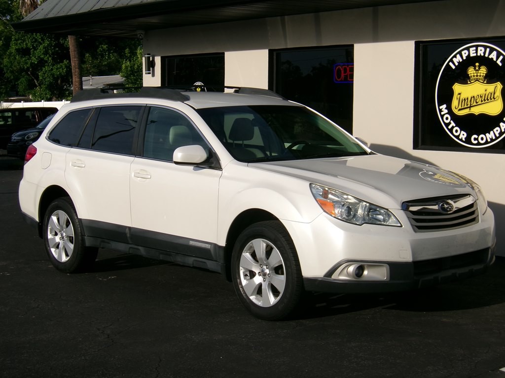 2011 Subaru Outback Image 10