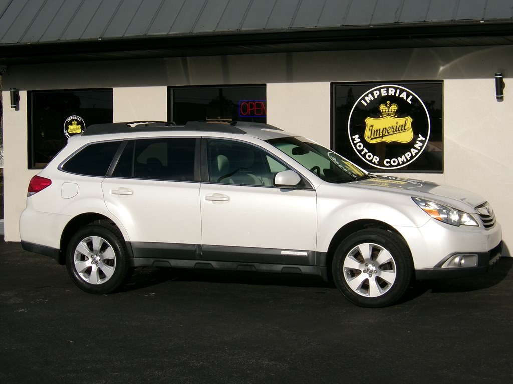 2011 Subaru Outback Image 12