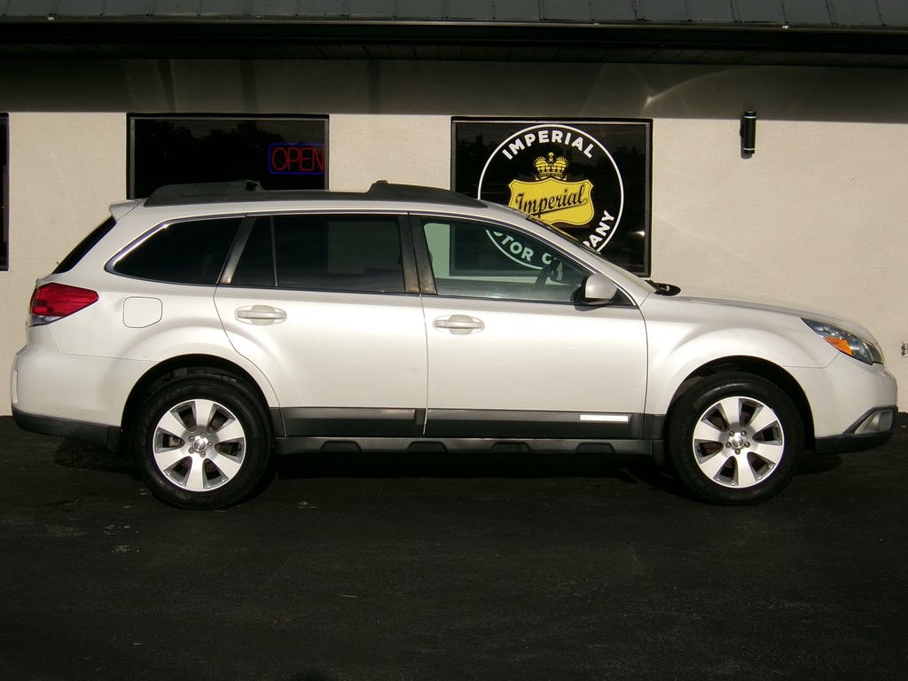 2011 Subaru Outback Image 14