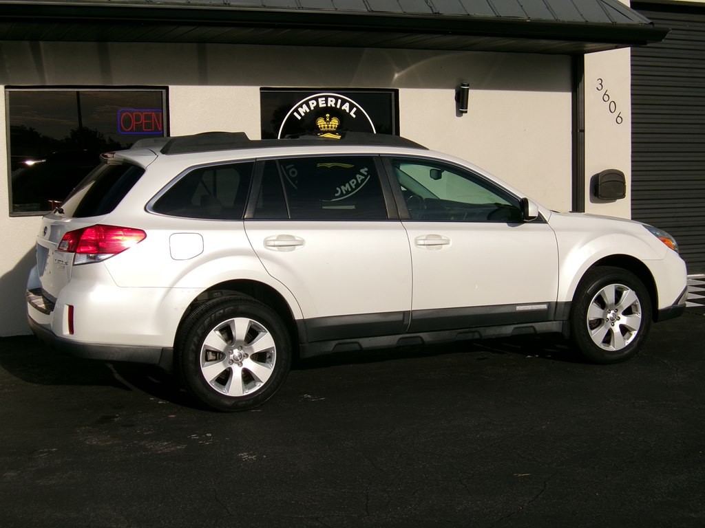 2011 Subaru Outback Image 15