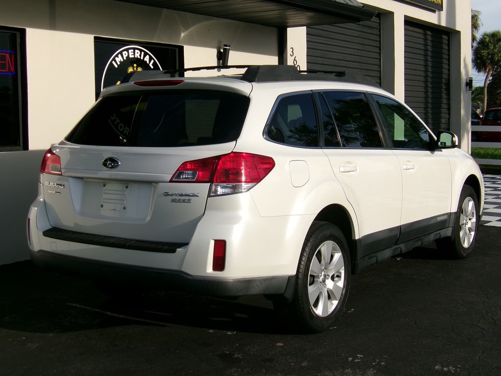 2011 Subaru Outback Image 18