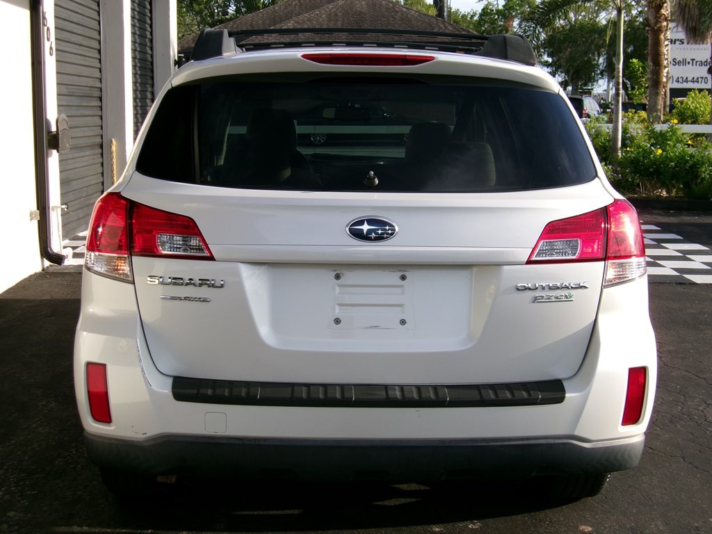 2011 Subaru Outback Image 21