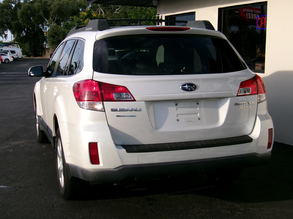 2011 Subaru Outback Image 22