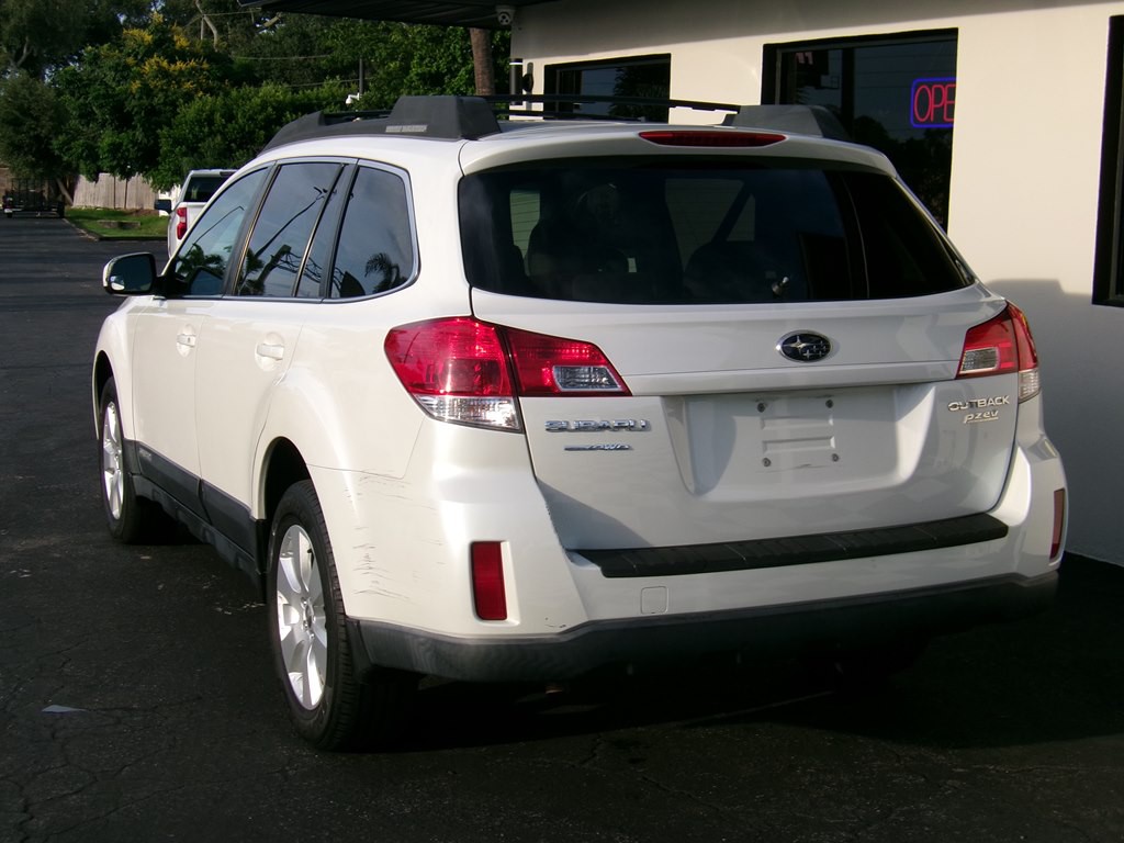 2011 Subaru Outback Image 23