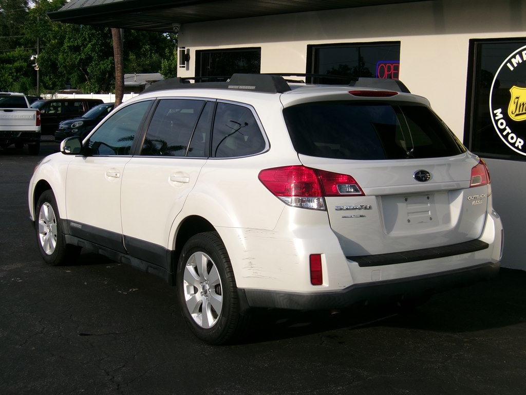 2011 Subaru Outback Image 24