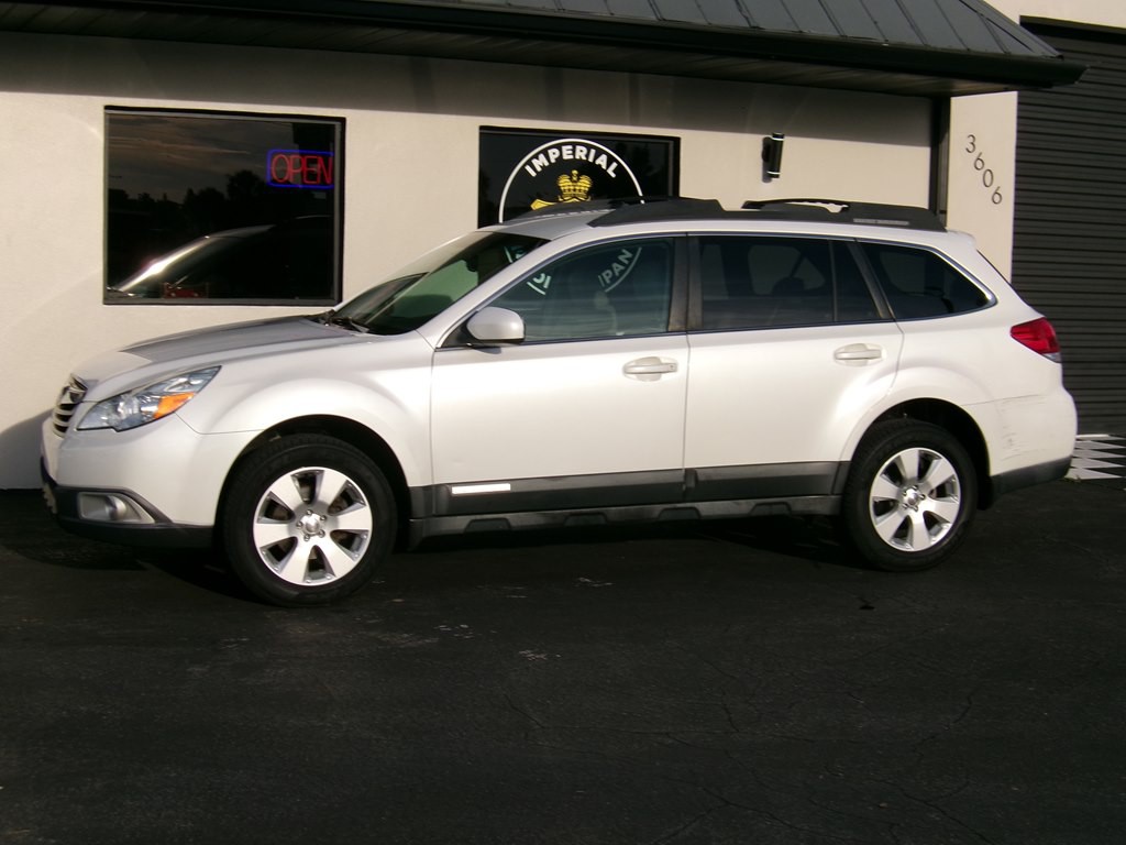 2011 Subaru Outback Image 30