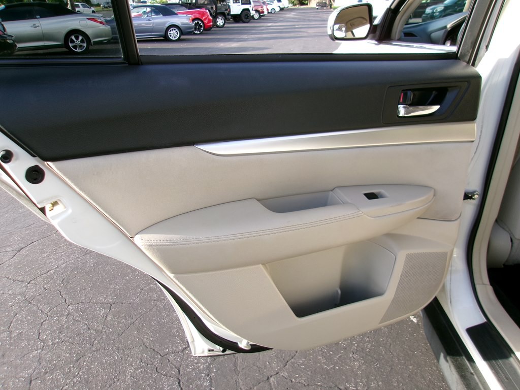2011 Subaru Outback Image 48